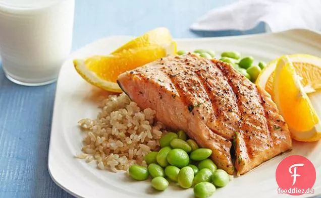 Honig Soja gegrillter Lachs mit Edamame und braunem Reis