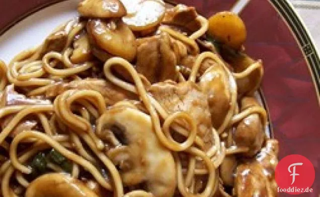 Huhn Lo Mein mit Brokkoli