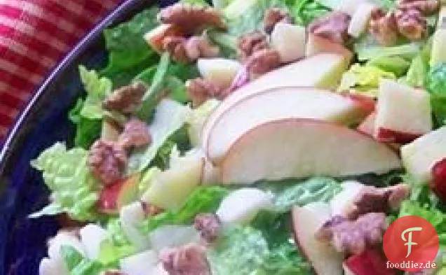 Apfel-, Brie- und Walnusssalat