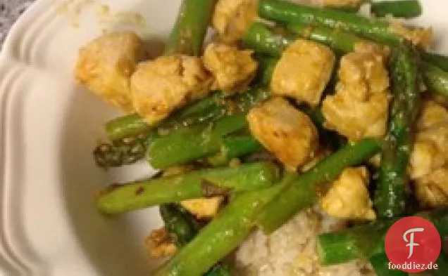 Orangenhuhn mit Spargel