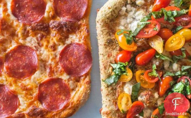Einfache Peperonipizza und Pizza mit vier Käsesorten