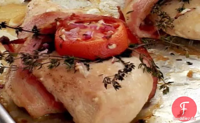 Hühnerfleisch mit Speck, Tomaten und Thymian