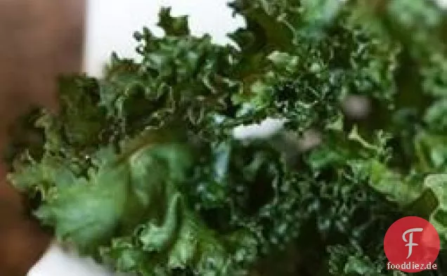 Gebackene Grünkohlchips