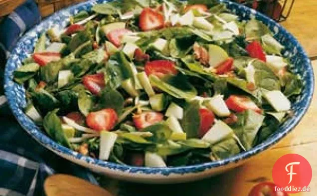Apfel-Erdbeer-Spinat-Salat