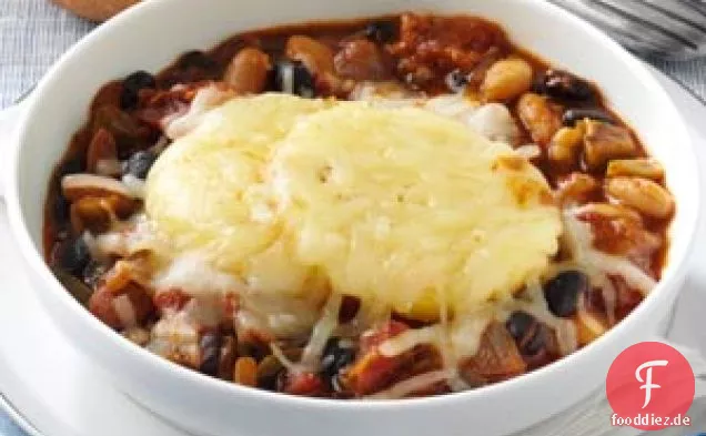 Drei-Bohnen-Chili mit Polentakruste