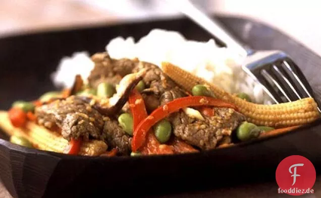 Sesam Rindfleisch und asiatisches Gemüse-Stir-Fry