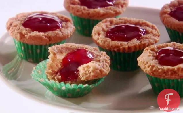 Mini-Muffins mit Mandelbutter und Erdbeeren