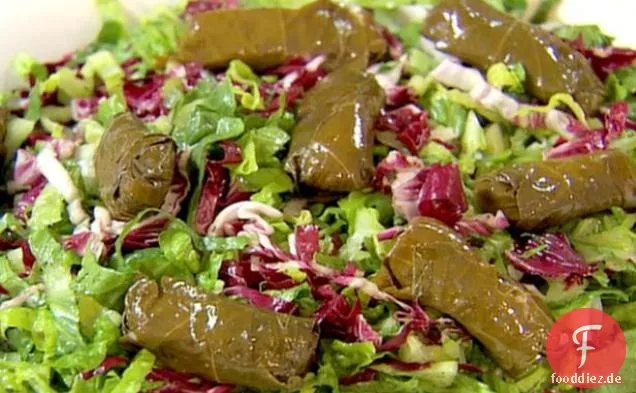 Gehackter Salat mit Zitrone und Dill