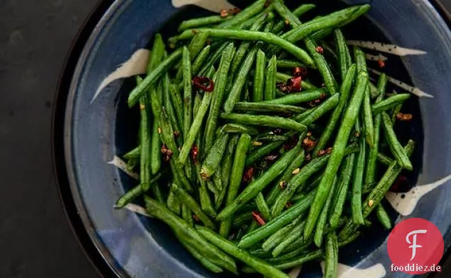 Sichuan-Stil gebratene chinesische Lange Bohnen