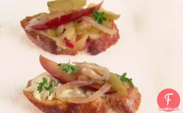 Apfel-Zwiebel-Confit Crostini