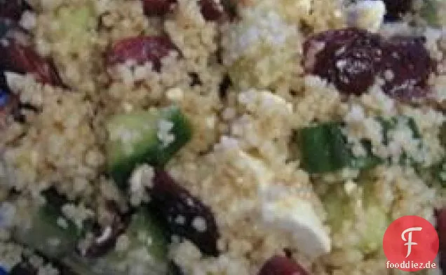 Salat mit Couscous, Preiselbeeren und Feta