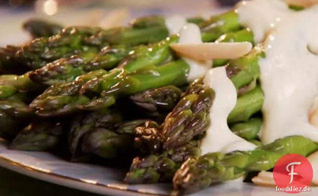 Spargel mit Senfrahmsauce