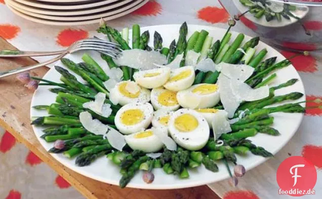 Getrüffelter Spargel mit Parmesan und Eiern