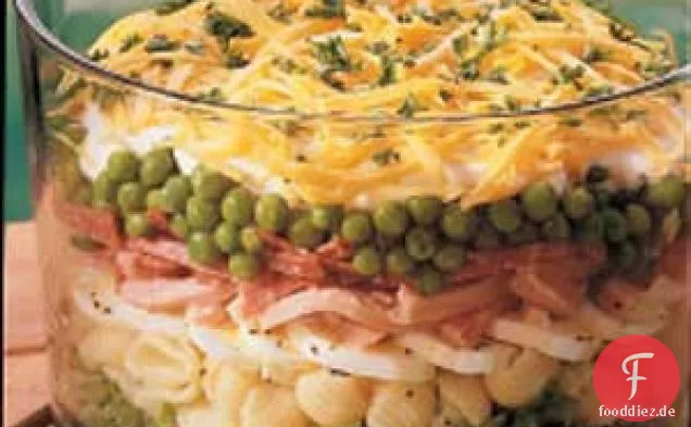 Herzhafter achtschichtiger Salat
