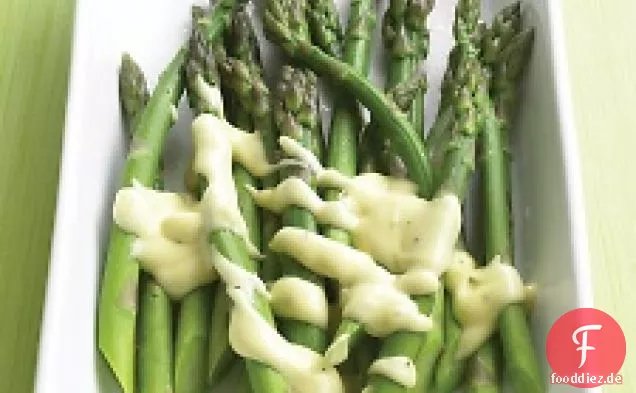 Spargel mit cremiger Senfsauce