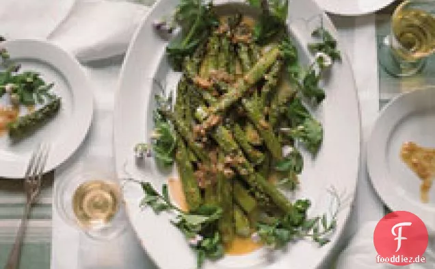 Gegrillter Spargel mit karamellisierter Schalotten-Vinaigrette