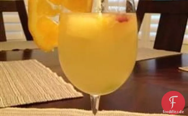 Weiße Sangria mit Limonade