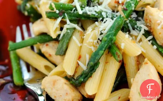 Aleppo Pfeffer Huhn, Spargel Und Penne-Nudeln
