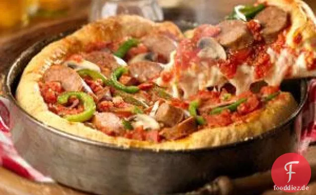 Italienische Wurst-Deep-Dish-Pizza