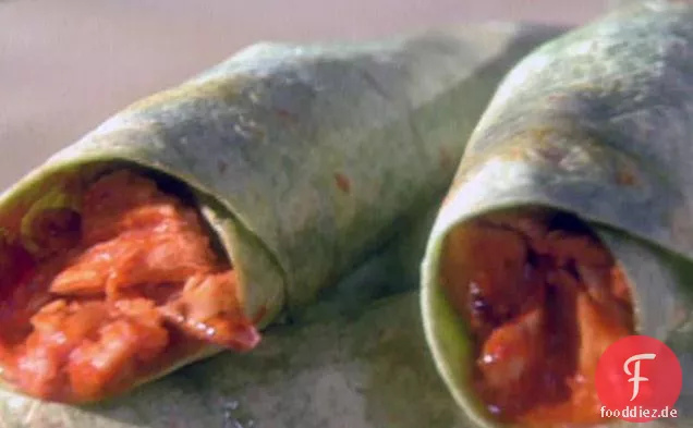 Gezogene kubanische Hühnchen-Wraps und Käse-Pommes mit Putenspeck