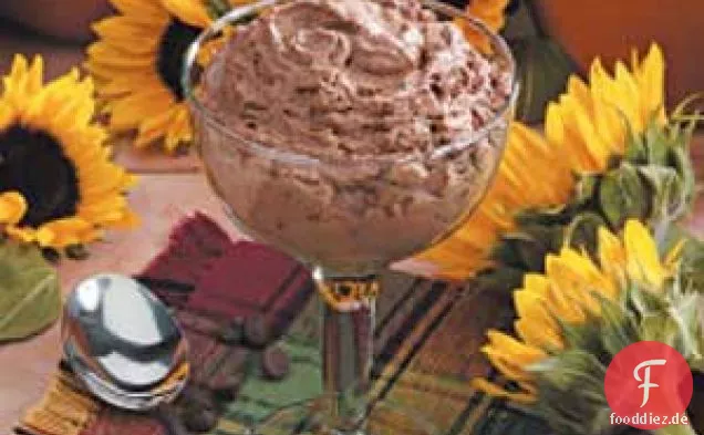 Mousse mit Schokoladenstückchen