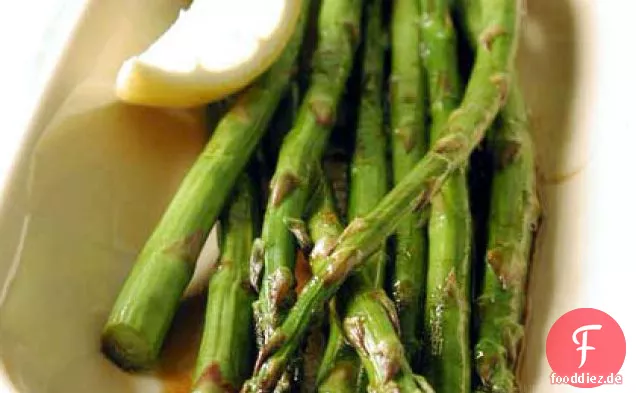 Aprikosen-glasierter gerösteter Spargel