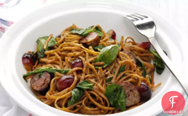 Balsamico-Bratwurst und Trauben mit Linguine