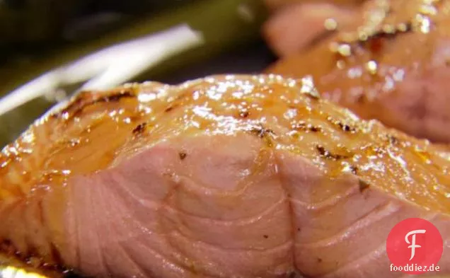 Grüner Tee Pochierter Lachs mit Ingwer-Limetten-Sauce