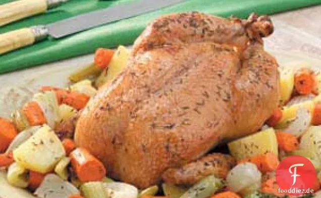 Gebratenes Hähnchen mit Gemüse