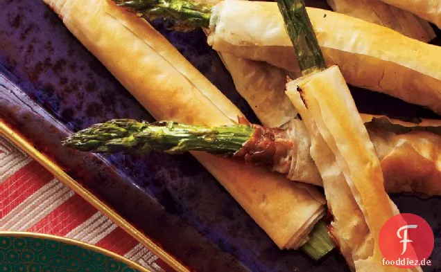 Phyllo-umwickelter Spargel mit Prosciutto