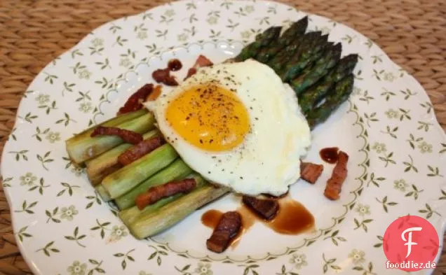 Gebratener Spargel mit Ei