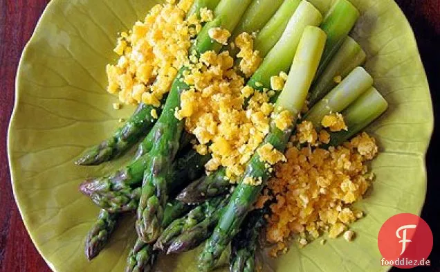 Jumbo-Spargel-Mit-Sauce Mimosa