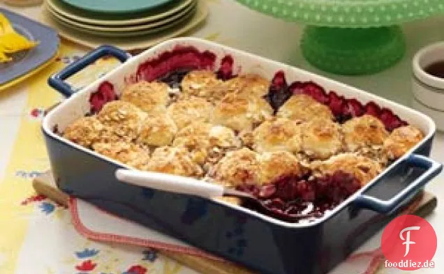 Blaubeer-Apfel-Schuster mit Mandelbelag