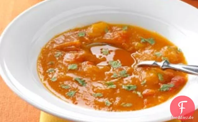 Suppe mit Butternusskürbis und geröstetem Pfeffer