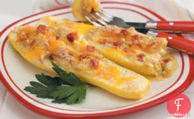 Speck-Chili gefüllter Kürbis