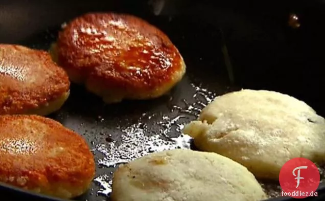 Kartoffelkuchen mit Mozzarella und Pesto