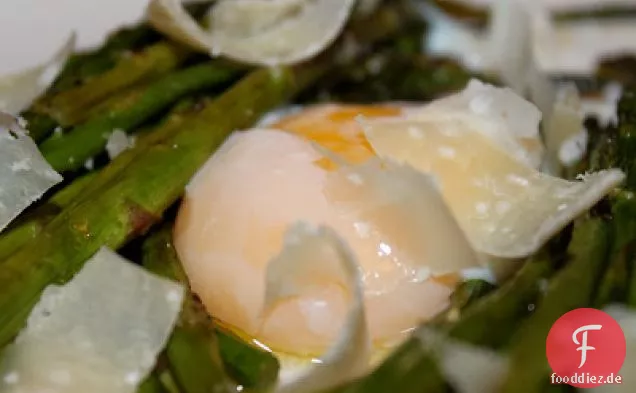 Gebratener Spargel mit Sous-Vide-Ei