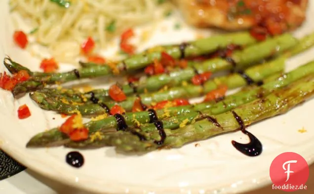 Zitrus-Spargel mit süßer Paprika und Balsamico-Glasur