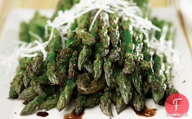 Gegrillter Spargel mit Balsamico-Vinaigrette