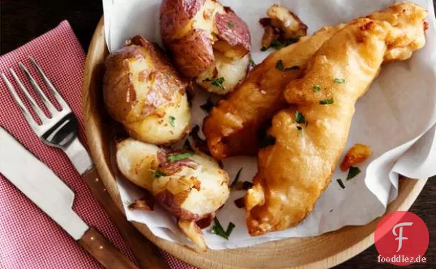 Gebratener Fisch mit zerstoßenen Pommes Frites