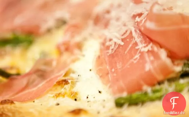 Gebratener Spargel, Ei & Schinken Pizza