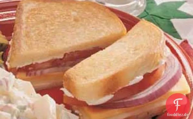 Gegrillter Käse mit drei Käsesorten
