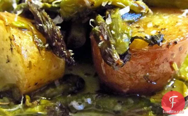 Gebratene neue Kartoffeln und Spargel