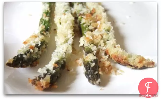 Gerösteter Spargel mit grünem Knoblauch & Panko
