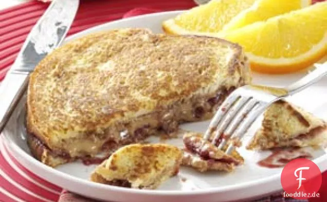 French Toast mit Erdnussbutter und Gelee