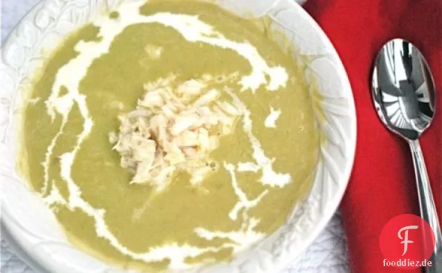 Feder-Spargel-Cremesuppe Mit Frischen Krabben
