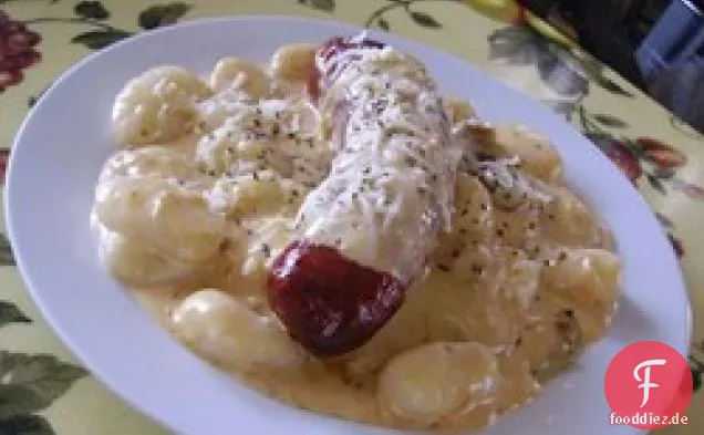 Knaller und Gnocchi mit gerösteter Schalotten-Käse-Sauce