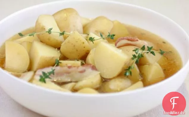 Langsam gekochte Kartoffeln mit Butter und Thymian