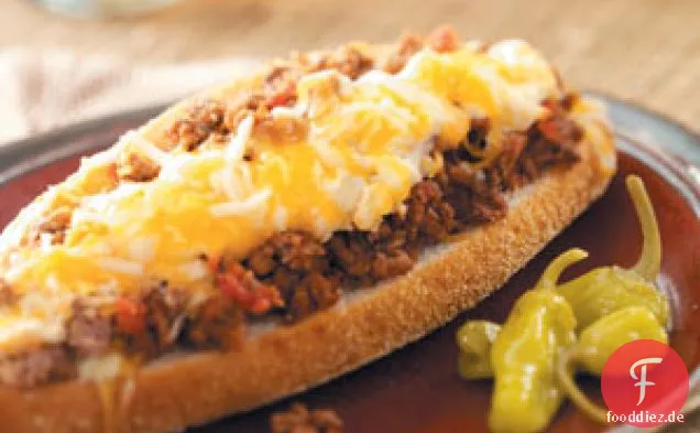 Gebackene Lasagne in einem Brötchen