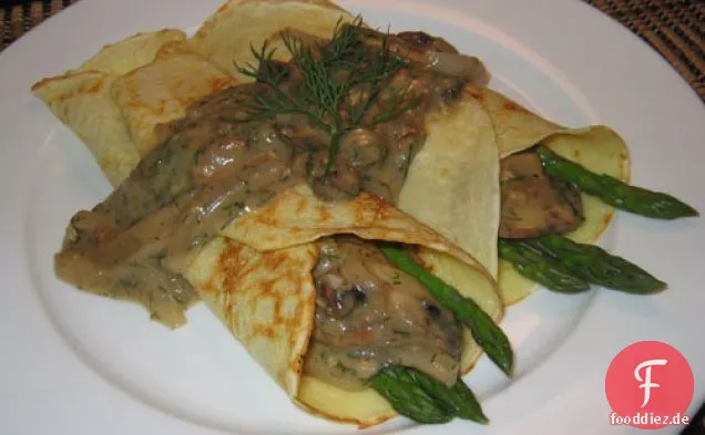 Spargelcrepes mit Pilz-Dill-Sauce